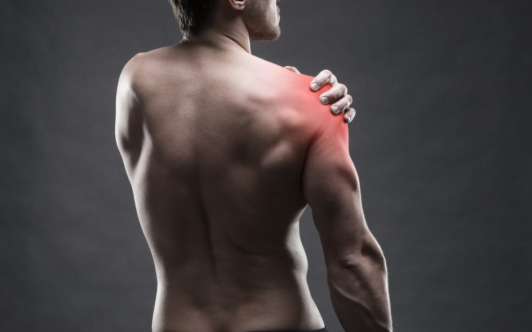 Man experiencing shoulder impingement pain